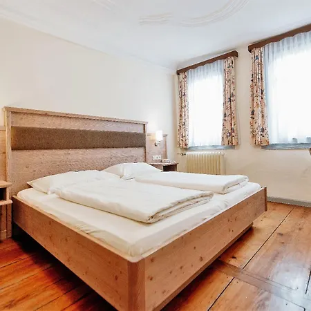 Loewen & Restaurant Hotel 3*