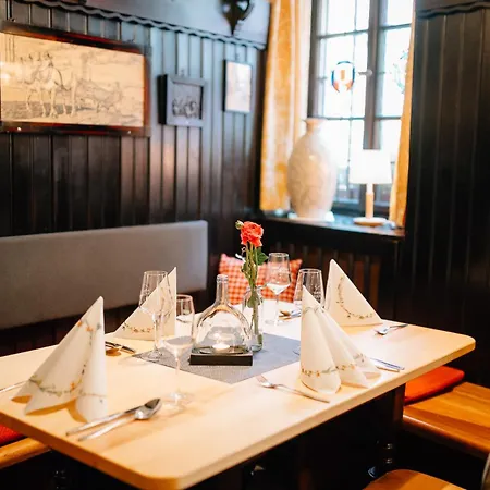 Loewen & Restaurant Hotel 3*