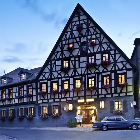 Loewen & Restaurant Hotel 3*