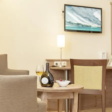 Loewen & Restaurant Hotel 3*