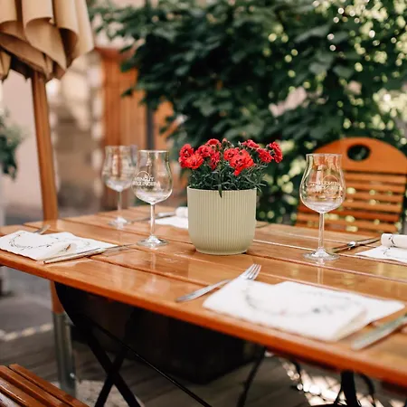 Loewen & Restaurant Hotel