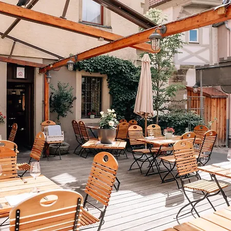 Loewen & Restaurant Hotel
